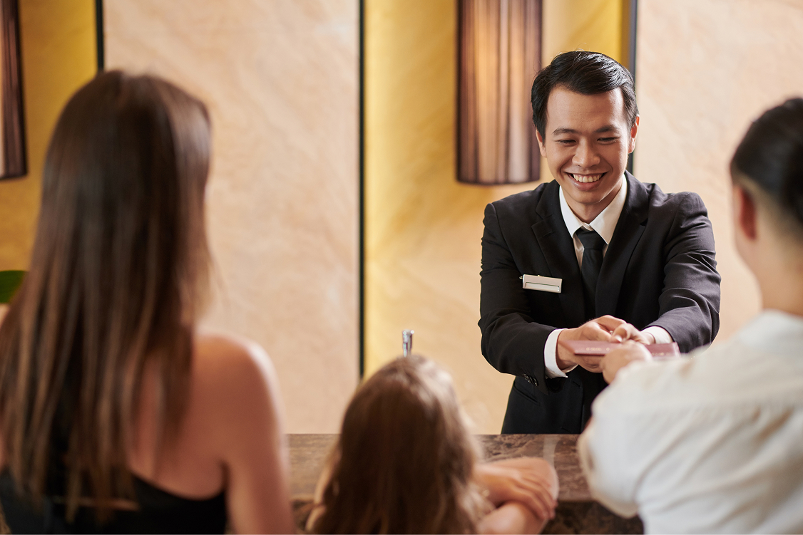 hotel-receptionist-talking-to-guests 2025