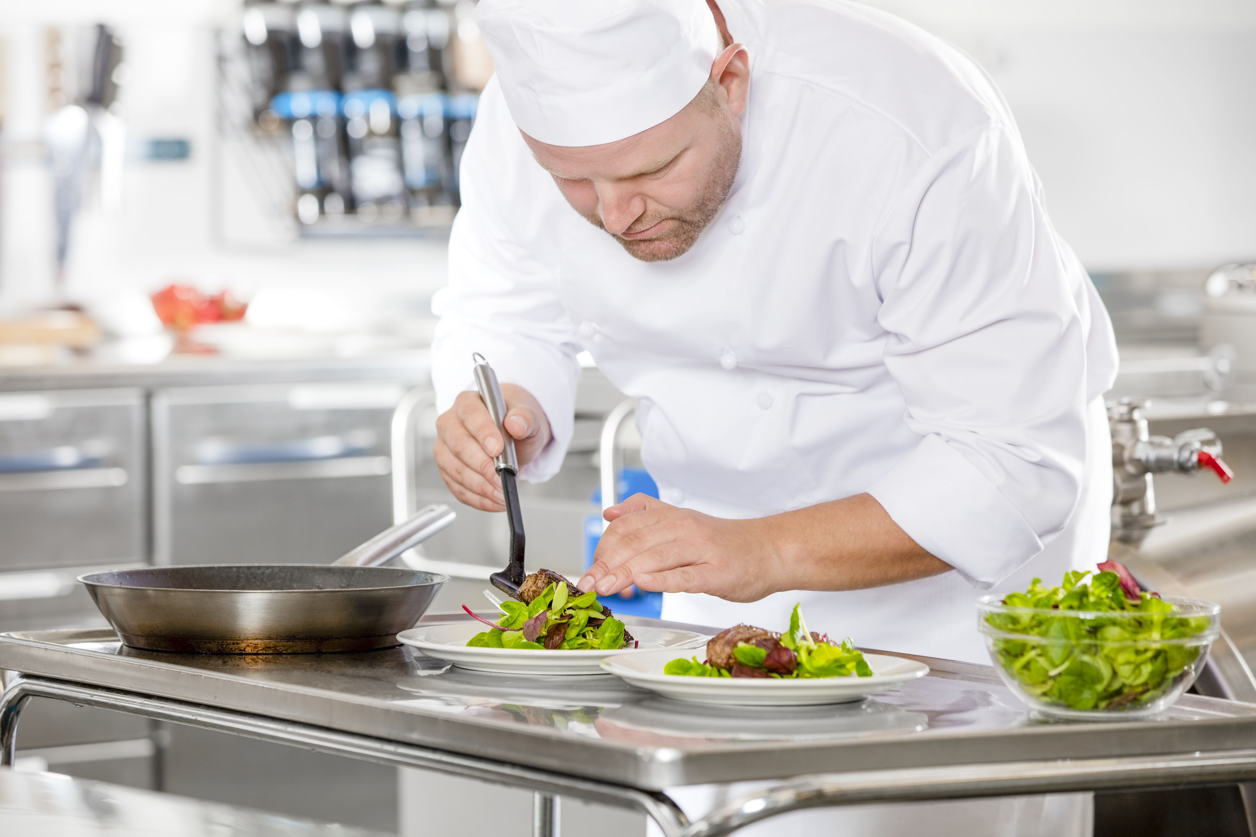 professional-chef-prepare-steak-dish-at-restaurant-2025-03-10-17-07-51-utc